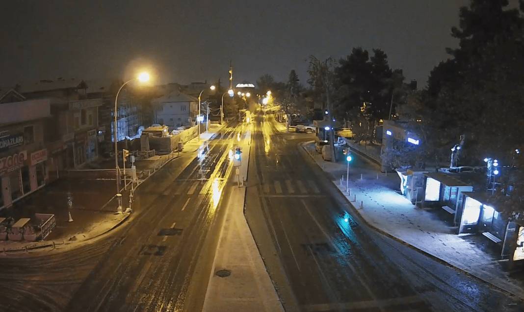 Şehir kameralarından kar altındaki Konya’da son durum 15